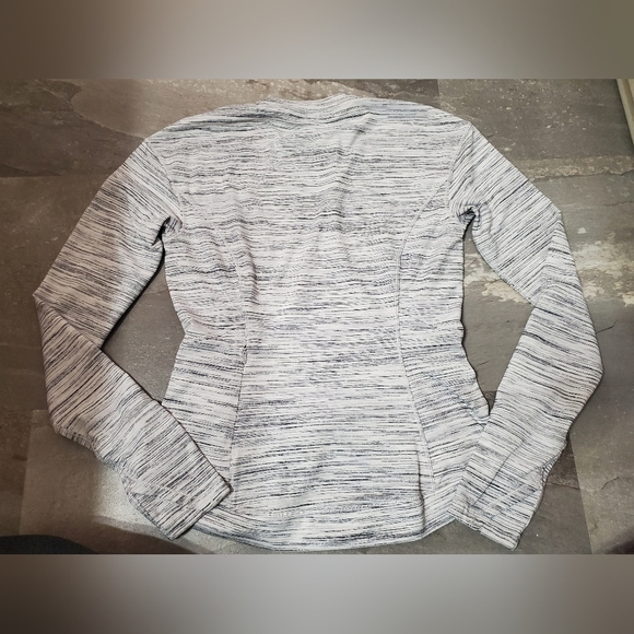 Lululemon Close to Crossing Long Sleeve *Rulu. White, Grey. Striped. Size XS - Picture 6 of 12